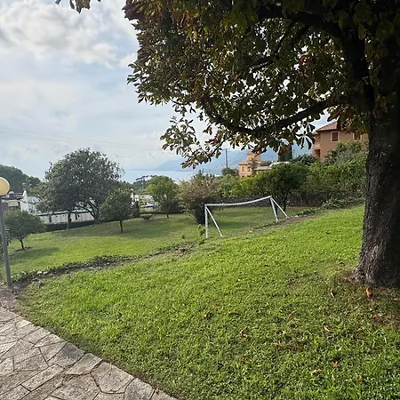 Garden Seaview 펜션 카모글리